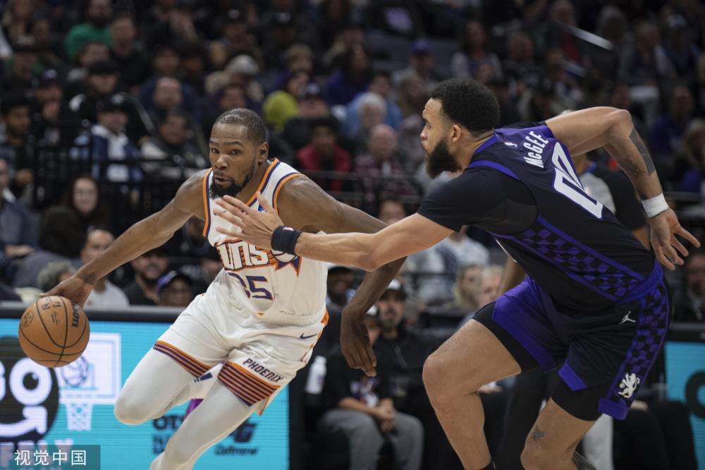 他在防守中 他在防守中